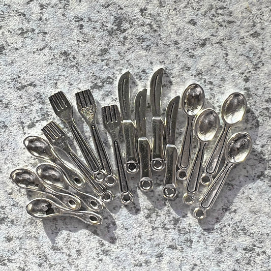 Cutlery - set for four (16 pcs)