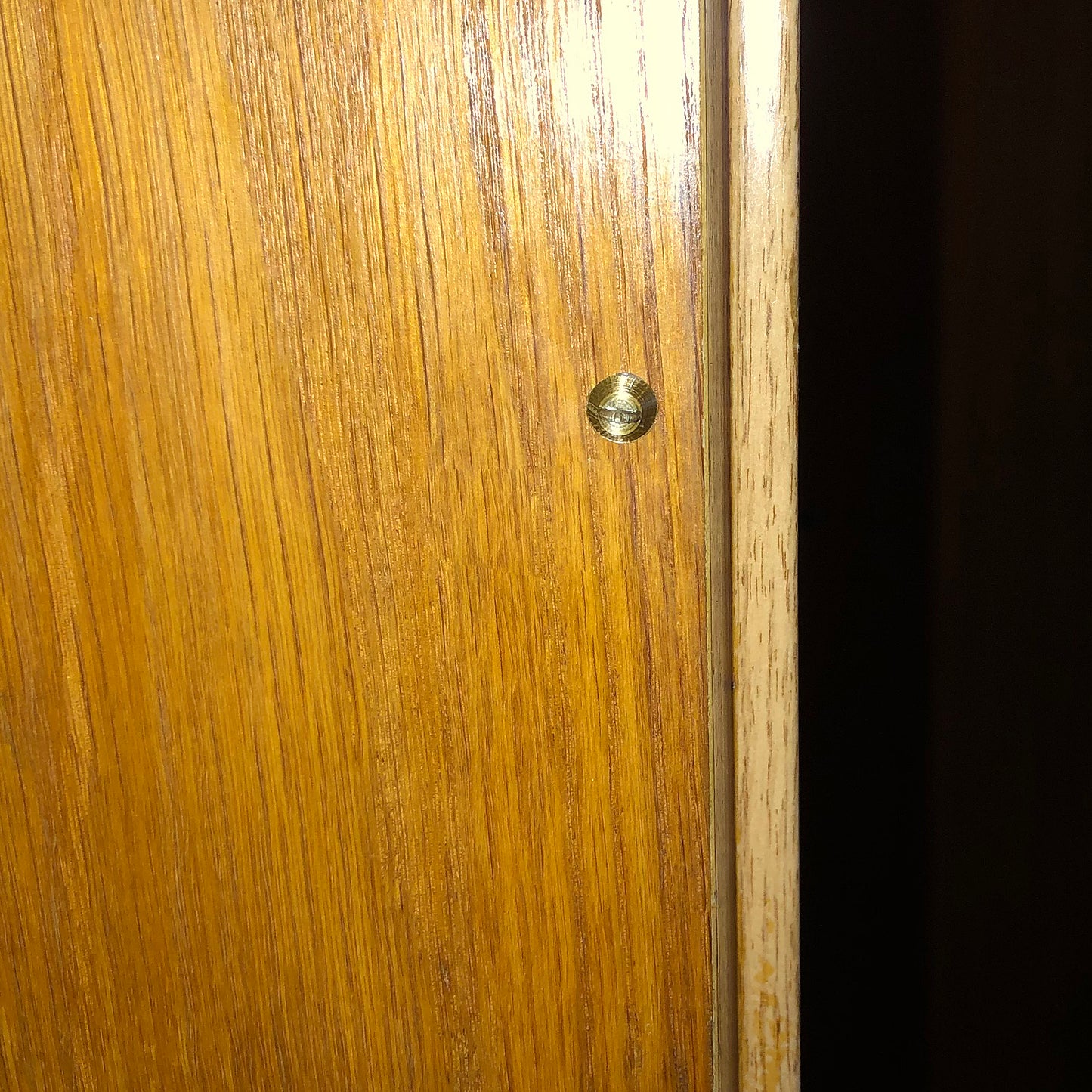 Exterior door key holder and opening knob for a hjome in a block of flats